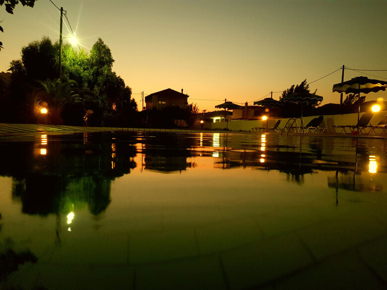 Abendstimmung am Pool des Hotels Helga's Paradies, Rhodos